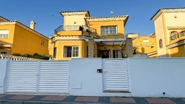 5 Bed 3 Bath Detached Villa With Communal Pool In Lo Crispin,