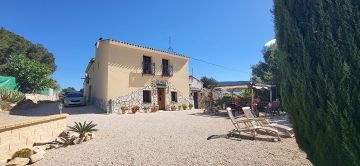 Charming 200-Year-Old Renovated Country House with 6 Bedrooms, Pool and Almond Grove