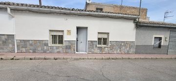 Spacious 3 Bedroom Townhouse with Patios, Garage and a Garden