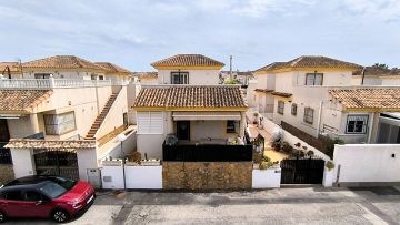 Immaculate Villa with Basement in Lo Crispin