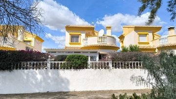 Charming 3-Bedroom Detached Villa in El Raso – Comfort, Privacy & Park Views