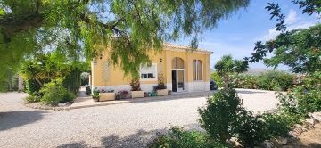 Charming Country Retreat with Casita, Workshop & Pool - La Romana