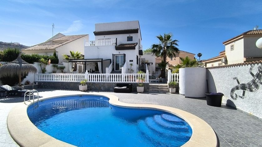 Beautiful 2 Bed, 2 Bath Detached Villa with Pool and Mountain Views - Benimar