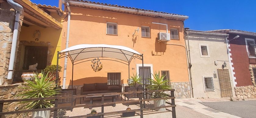 Charming 5-Bedroom Country Home - La Romana