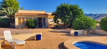 Detached 3-Bed Villa with Pool & Olive Grove – Walking Distance to La Romana - La Romana