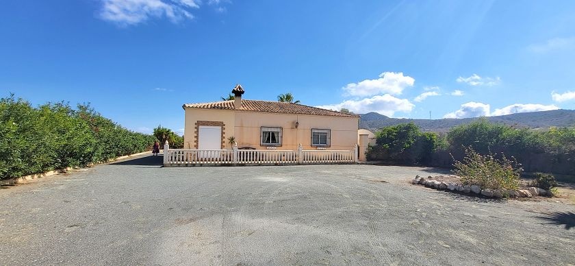 Charming 3-Bedroom Villa within Walking Distance of Hondón de los Frailes - Hondon De Los Frailes