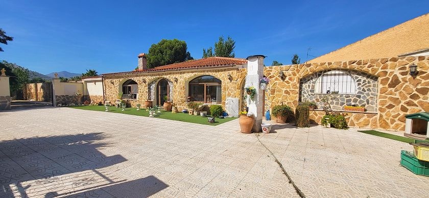 4-Bedroom Country Estate with Guest Apartment, Pool & Equestrian Facilities - La Romana