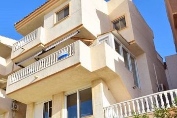 Renovated 3 Bedroom 2 Bathroom Duplex Apartment – La Marquesa, Quesada