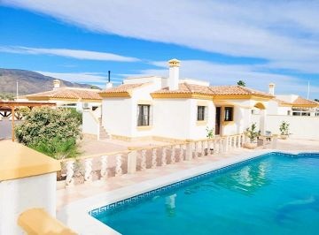 2-bedroom, 2-bathroom detached villa with a valid tourist licence,